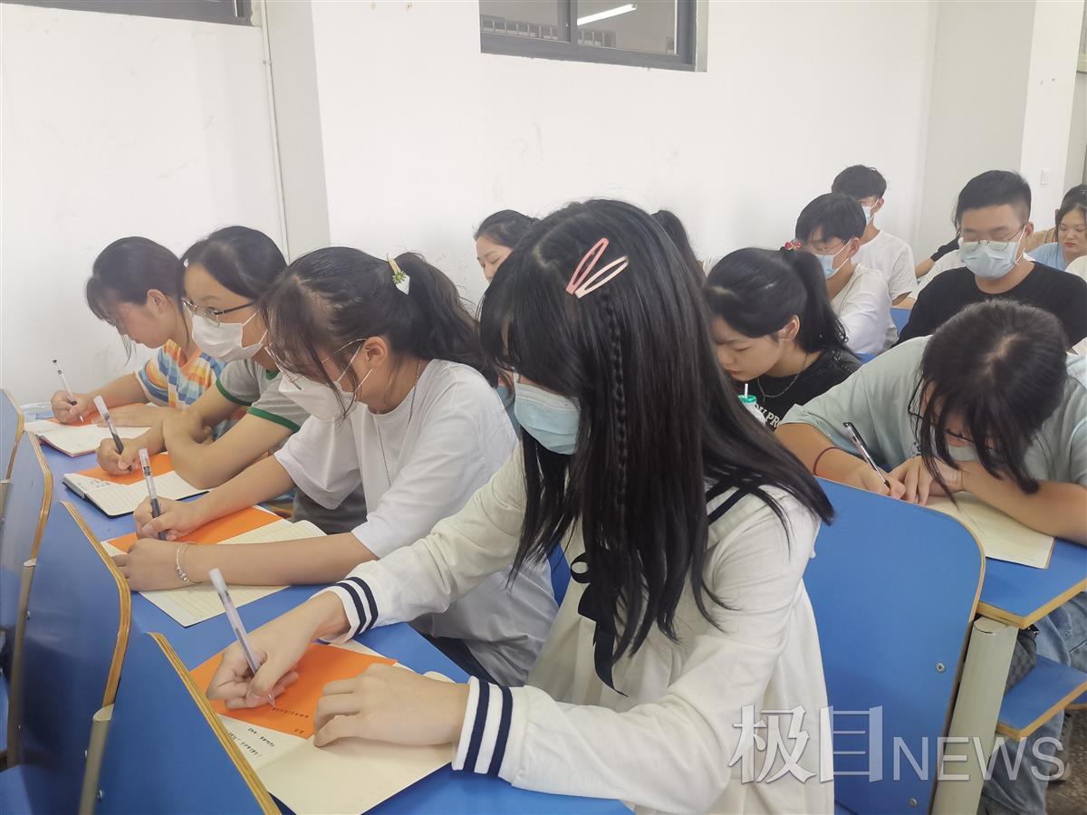 大学开学第一课：给未来的自己写封信