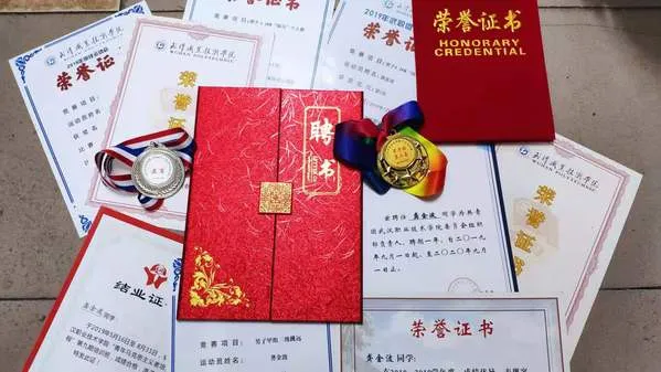 武汉职业技术学院学霸宿舍：4名小伙儿专升本，全员喜上岸…