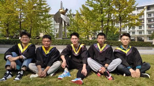 武汉职业技术学院学霸宿舍：4名小伙儿专升本，全员喜上岸…